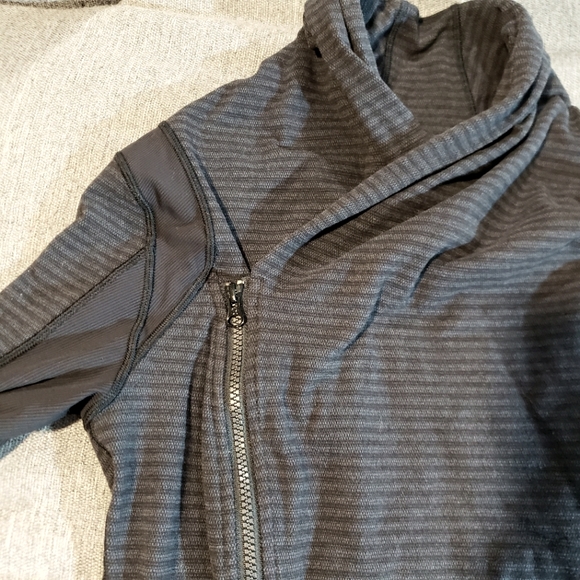 Lululemon Bhakti Jacket Size 8 Color Black/grey - Picture 4 of 11